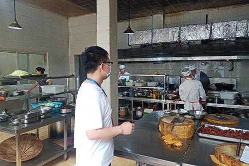 市市场监管局全力保障 两会 期间餐饮服务食品安全