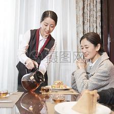 优质餐饮服务的艺术 酒店服务员倒茶的细节与技巧